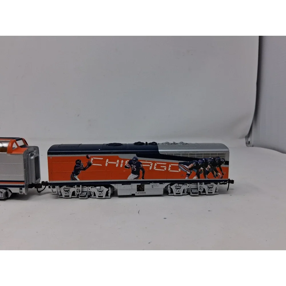 Bachmann HO Scale Chicago Bears Monsters of the Midway Train Locomotive & Car. X